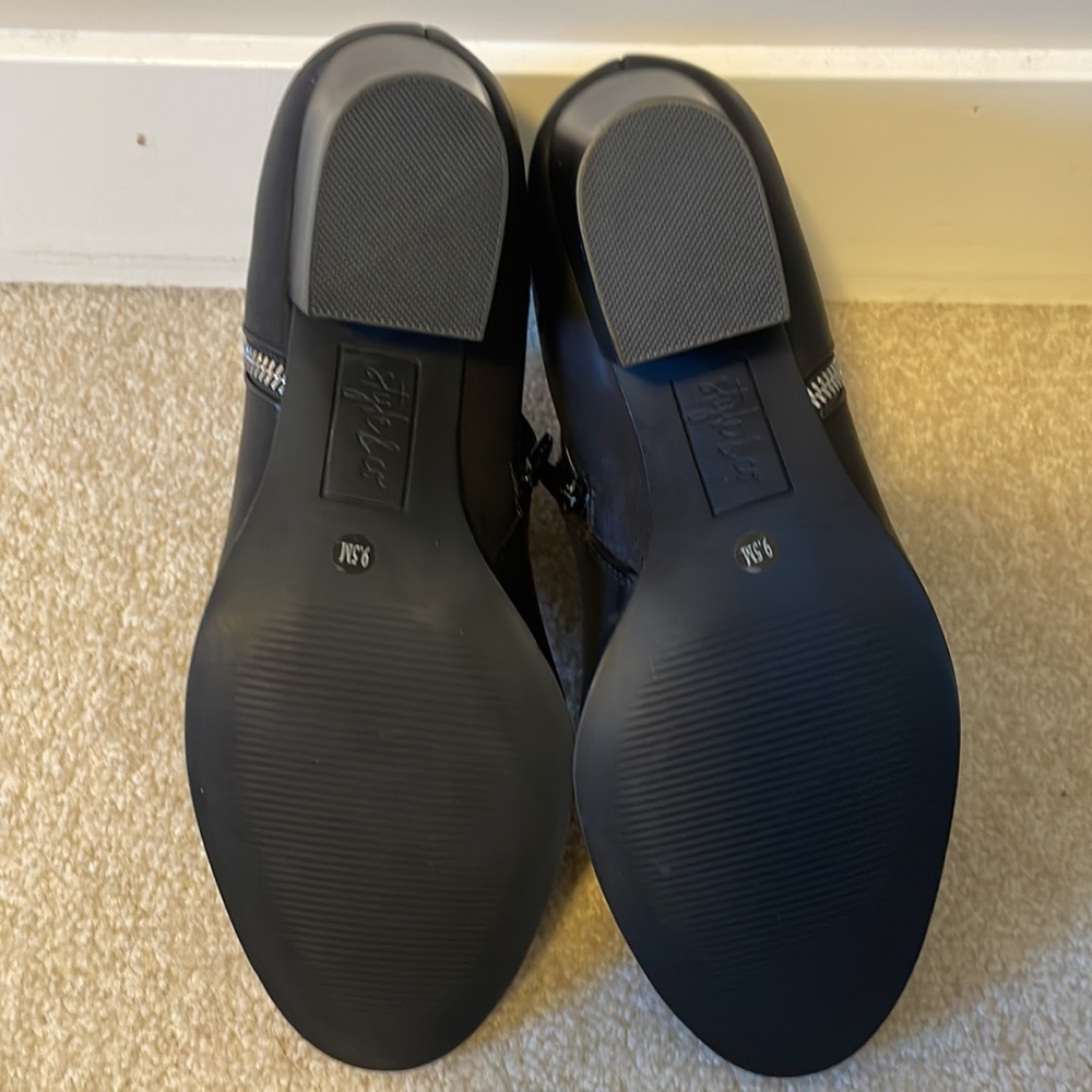 Ankle booties - Picture 3 of 3